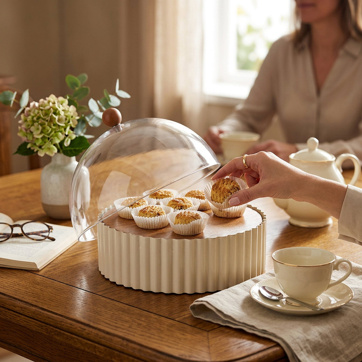 26cm Footed Wooden Cake Stand with Dome - Cream